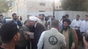 استقبال امام جمعه و مسئولین از ورودکاروان کمک های حشدالشعبی عراق به شهرستان کارون