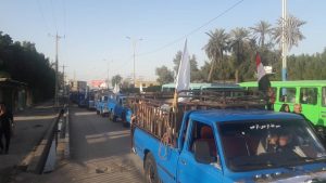 استقبال امام جمعه و مسئولین از ورودکاروان کمک های حشدالشعبی عراق به شهرستان کارون