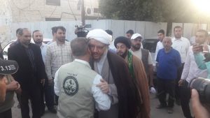 استقبال امام جمعه و مسئولین از ورودکاروان کمک های حشدالشعبی عراق به شهرستان کارون