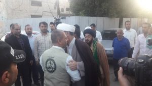 استقبال امام جمعه و مسئولین از ورودکاروان کمک های حشدالشعبی عراق به شهرستان کارون
