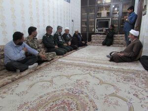 دیدار امام جمعه کارون و فرمانده سپاه استان هرمزگان با خانواده شهید مدافع حرم حسن حزباوی