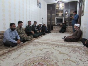 دیدار امام جمعه کارون و فرمانده سپاه استان هرمزگان با خانواده شهید مدافع حرم حسن حزباوی