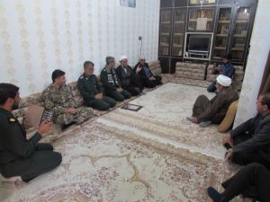 دیدار امام جمعه کارون و فرمانده سپاه استان هرمزگان با خانواده شهید مدافع حرم حسن حزباوی