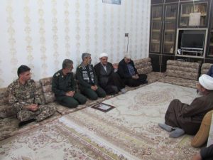 دیدار امام جمعه کارون و فرمانده سپاه استان هرمزگان با خانواده شهید مدافع حرم حسن حزباوی