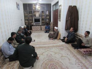 دیدار امام جمعه کارون و فرمانده سپاه استان هرمزگان با خانواده شهید مدافع حرم حسن حزباوی