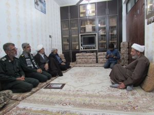 دیدار امام جمعه کارون و فرمانده سپاه استان هرمزگان با خانواده شهید مدافع حرم حسن حزباوی