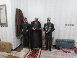 دیدار امام جمعه کارون و فرمانده سپاه استان هرمزگان با خانواده شهید مدافع حرم حسن حزباوی