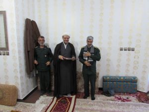دیدار امام جمعه کارون و فرمانده سپاه استان هرمزگان با خانواده شهید مدافع حرم حسن حزباوی