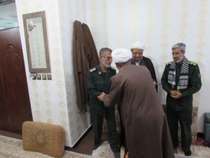 دیدار امام جمعه کارون و فرمانده سپاه استان هرمزگان با خانواده شهید مدافع حرم حسن حزباوی