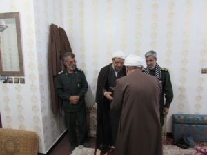 دیدار امام جمعه کارون و فرمانده سپاه استان هرمزگان با خانواده شهید مدافع حرم حسن حزباوی