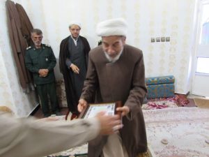 دیدار امام جمعه کارون و فرمانده سپاه استان هرمزگان با خانواده شهید مدافع حرم حسن حزباوی