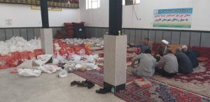 امام جمعه کارون از محل بسته بندی و توزیع خشبار به سیلزده گان بازدید کردند
