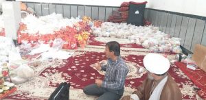 امام جمعه کارون از محل بسته بندی و توزیع خشبار به سیلزده گان بازدید کردند