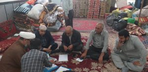 امام جمعه کارون از محل بسته بندی و توزیع خشبار به سیلزده گان بازدید کردند