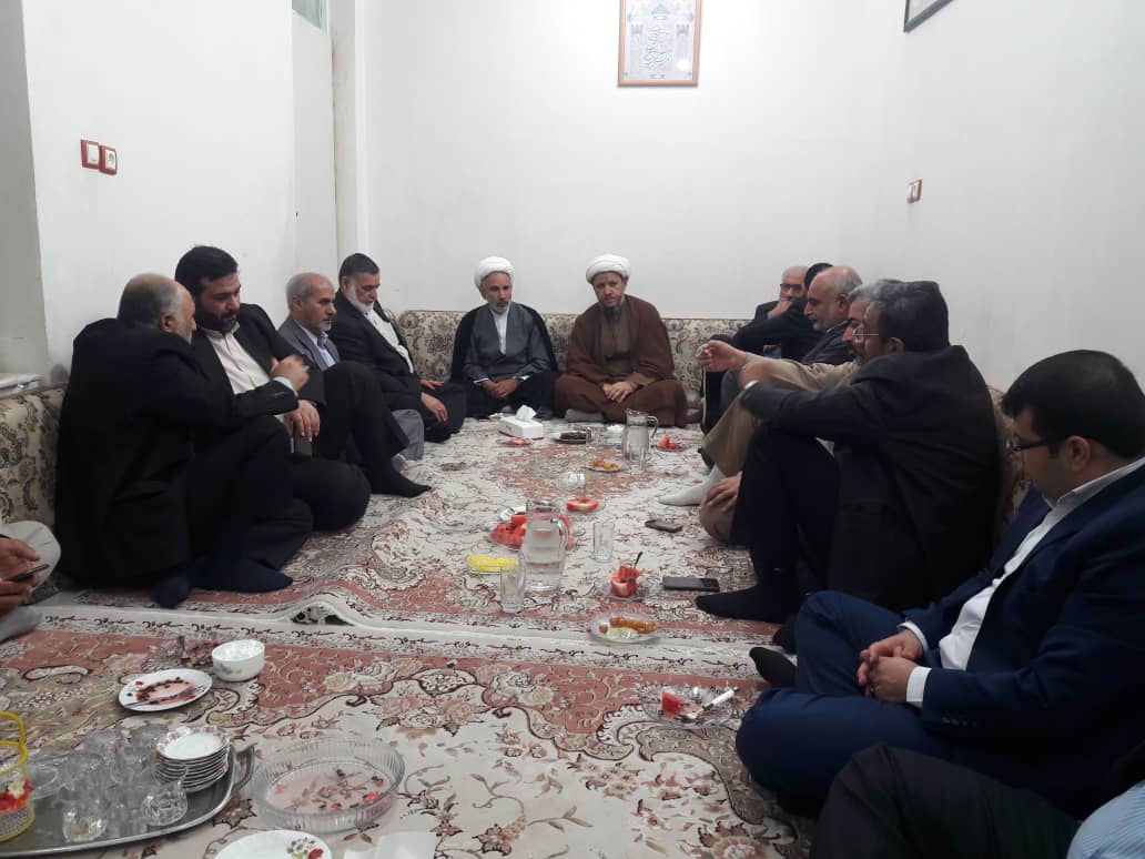 نشست اساتید دانشگاه و طلاب با امام جمعه کارون