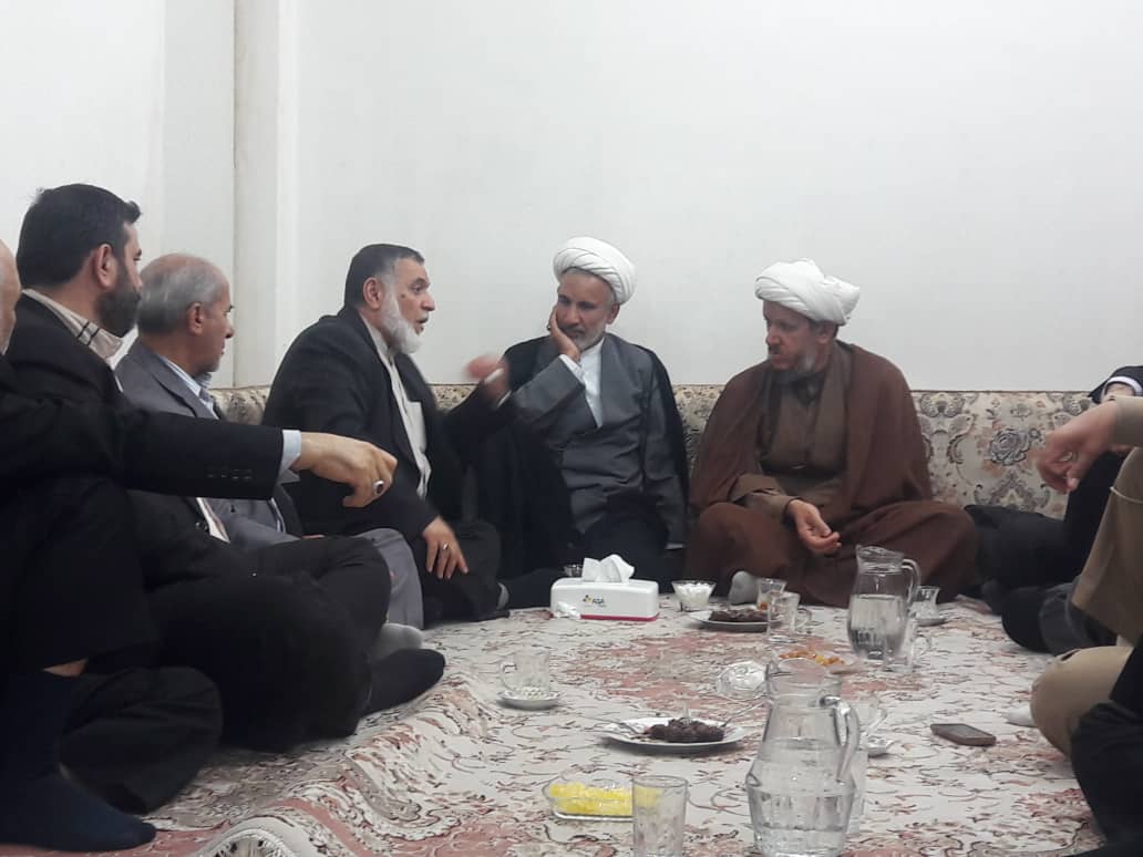 نشست اساتید دانشگاه و طلاب با امام جمعه کارون