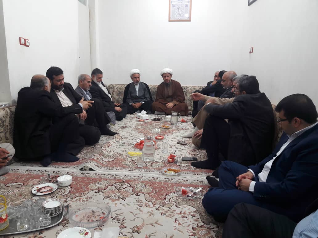 نشست اساتید دانشگاه و طلاب با امام جمعه کارون