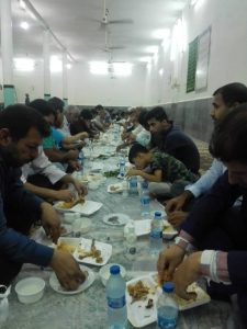مراسم افطاری به مستمندان جنگیه
