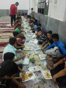 مراسم افطاری به مستمندان جنگیه