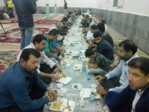 مراسم افطاری به مستمندان جنگیه