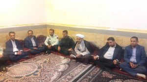 دیدار امام جمعه و مسئولین با خانواده های شهدای شهرستان کارون