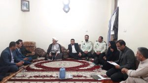 دیدار امام جمعه و مسئولین با خانواده های شهدای شهرستان کارون