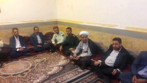 دیدار امام جمعه و مسئولین با خانواده های شهدای شهرستان کارون