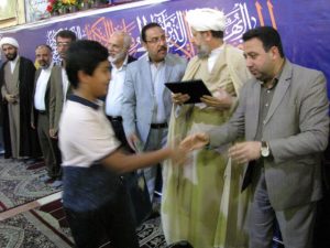 گزارش تصویری/تجلیل از خانواده شهید مدافع حرم سجاد باوی در نماز جمعه