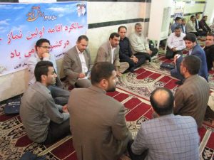 میز خدمت کلیه ادارات شهرستان کارون در نماز جمعه این هفته برگزار شد