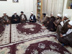 طلاب و روحانیون شهرستان بمناسبت چهلمین سال برگزاری نماز جمعه با امام جمعه کارون دیدار کردند