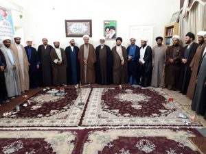 طلاب و روحانیون شهرستان بمناسبت چهلمین سال برگزاری نماز جمعه با امام جمعه کارون دیدار کردند