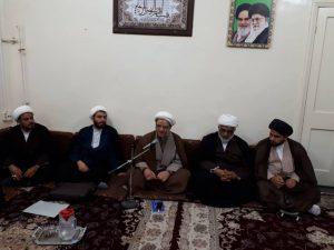 طلاب و روحانیون شهرستان بمناسبت چهلمین سال برگزاری نماز جمعه با امام جمعه کارون دیدار کردند