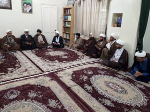 طلاب و روحانیون شهرستان بمناسبت چهلمین سال برگزاری نماز جمعه با امام جمعه کارون دیدار کردند