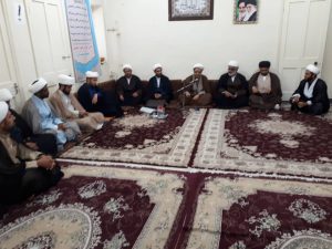 طلاب و روحانیون شهرستان بمناسبت چهلمین سال برگزاری نماز جمعه با امام جمعه کارون دیدار کردند