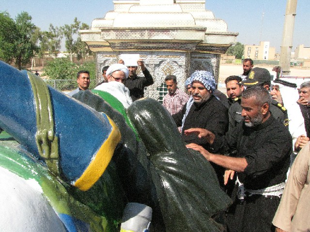 گزارش تصویری/ رونمایی از ضریح نمادین امام حسین(ع)