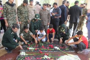 گلزار شهدای گمنام شهرستان کارون غبار روبی و عطر افشانی شد