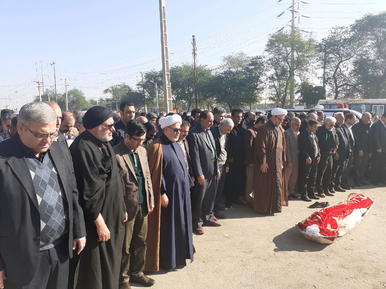 گزارش تصویری/حضور امام جمعه در مراسم تشیع عبدالرضا حیاتی