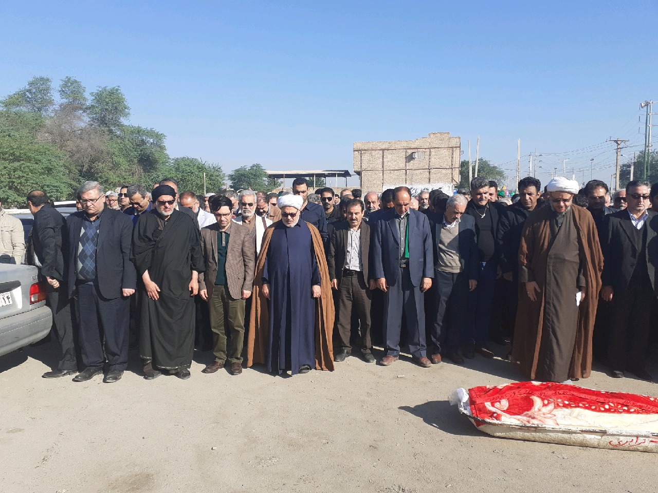 گزارش تصویری/حضور امام جمعه در مراسم تشیع عبدالرضا حیاتی