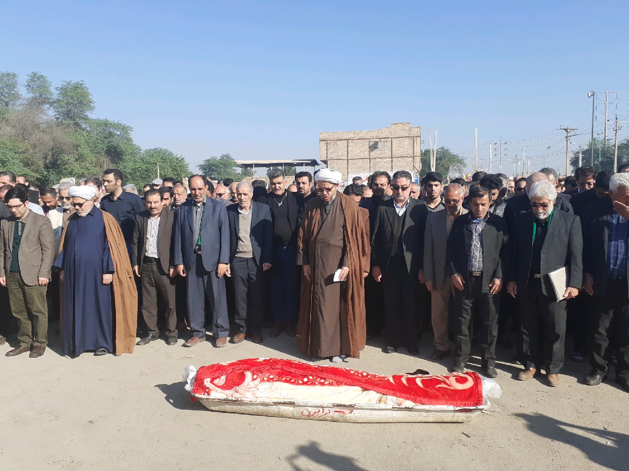 گزارش تصویری/حضور امام جمعه در مراسم تشیع عبدالرضا حیاتی