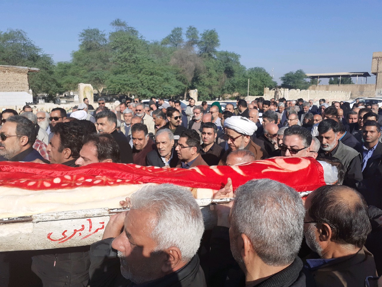 گزارش تصویری/حضور امام جمعه در مراسم تشیع عبدالرضا حیاتی