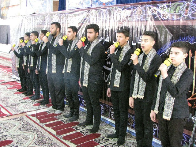 اجرای گروه سرود خدام الزهراء(س)در نماز جمعه کارون