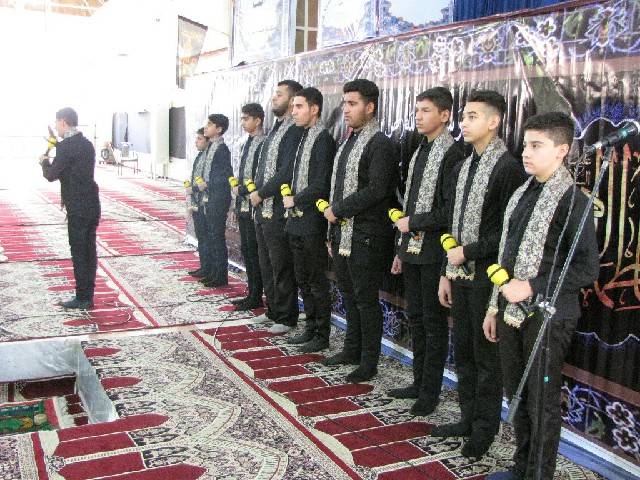اجرای گروه سرود خدام الزهراء(س)در نماز جمعه کارون