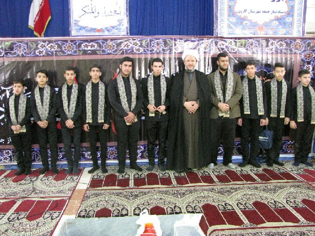 اجرای گروه سرود خدام الزهراء(س)در نماز جمعه کارون