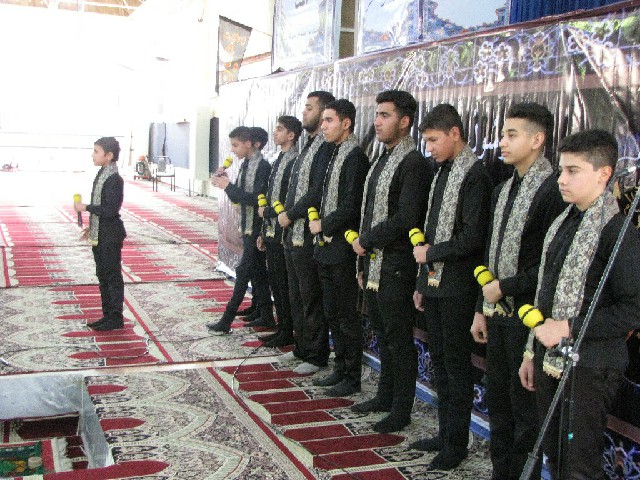اجرای گروه سرود خدام الزهراء(س)در نماز جمعه کارون