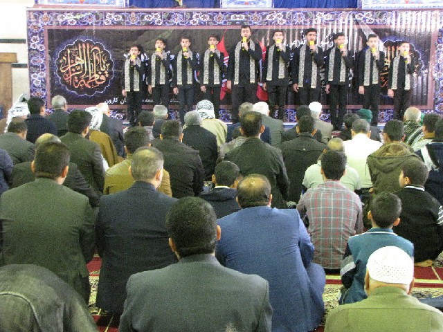 اجرای گروه سرود خدام الزهراء(س)در نماز جمعه کارون