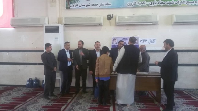 میز خدمت جمعه 11 بهمن با حضور رئیس اداره آموزش و پرورش کارون در مصلی امام علی(ع)برگزارشد