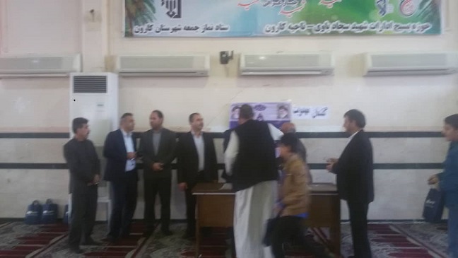 میز خدمت جمعه 11 بهمن با حضور رئیس اداره آموزش و پرورش کارون در مصلی امام علی(ع)برگزارشد