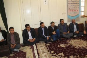 جمعی از مسئولین ادارات،دهیاران و اعضای شوراهای روستاها با امام جمعه کارون دیدار کردند