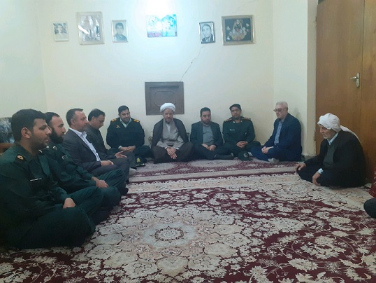دیدار امام جمعه کارون با خانواده شهداء بمناسبت دهه مبارک فجر