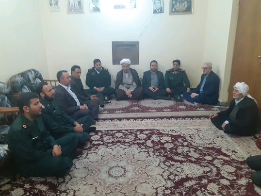 دیدار امام جمعه کارون با خانواده شهداء بمناسبت دهه مبارک فجر